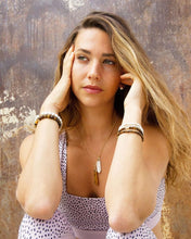 Load image into Gallery viewer, AVENTURINE & GOLD PENDANT NECKLACE