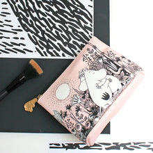 Load image into Gallery viewer, Moomin Love snyrtitaska