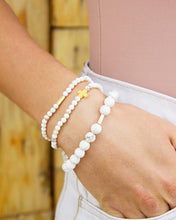 Load image into Gallery viewer, HOWLITE &amp; GOLD ELASTIC BRACELET
