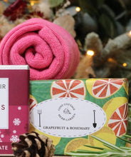 Load image into Gallery viewer, Sápa og sokkar
